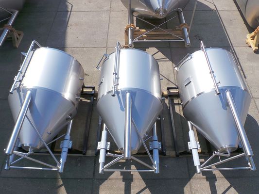 3 x 1.445L; AISI304; CCT beer fermenters; 0.2 bar