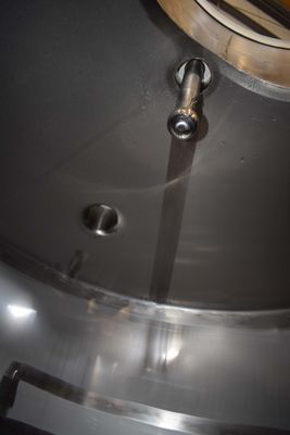 OR171089: 2 x 2000L AISI316L roestvrijstalen bier fermentatie tanks voorzien van een warmtewisselaar, isolatie en een waterlot