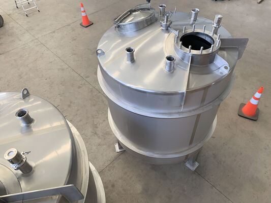 3 x 3,300L stainless steel AISI 304L vertical mixing tanks