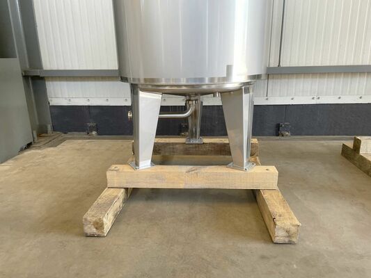 1 x Nieuwe roestvrijstalen verticale mengtank van 300L in AISI316L  1 x Nieuwe roestvrijstalen verticale mengtank van 500L in AISI316L