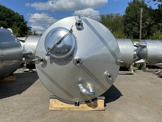 2 x Nieuwe roestvrijstalen verticale opslagtanks van 7.000L in AISI316L