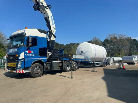 4 x Nieuwe verticale polyester opslagtanks van 42.000L.
