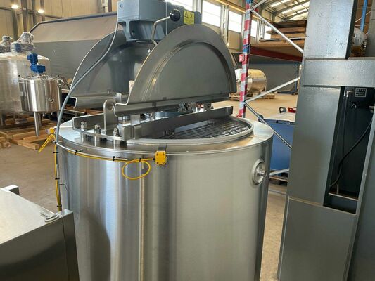 2 x Nieuwe roestvrijstalen verticale mengtanks van 750L in AISI316L