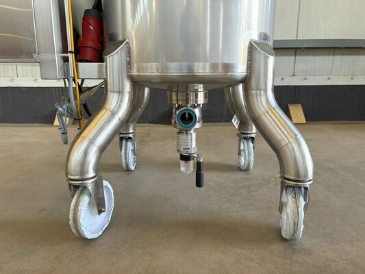 1 x Brand new 100L stainless-steel AISI316L vertical mixing tank.