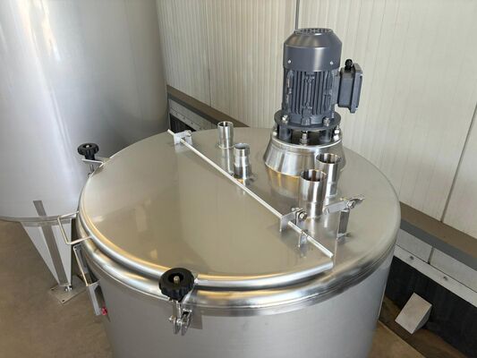 1 x Neuer vertikaler 2.000L Edelstahl-Mischbehälter aus AISI316L  1 x Neuer vertikaler 500L Edelstahl-Mischbehälter aus AISI316L