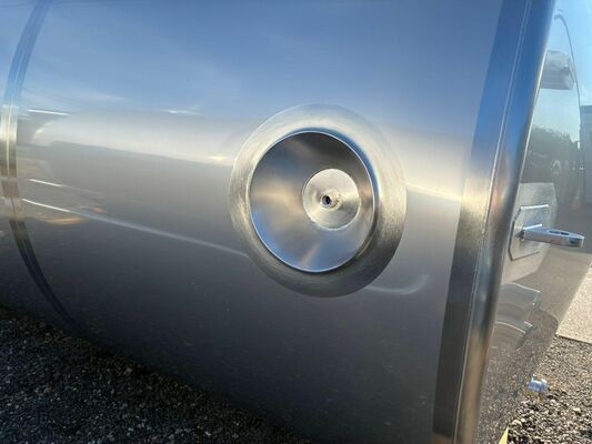 4 x Cuves de stockage verticales neuves de 6 000 litres en acier inoxydable AISI 316L.