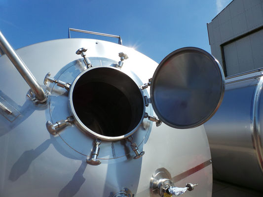 2 x 11,7m³; AISI304; CCT bier fermentatie tanks; 3,3 bar PED CE TüV; 10% Rx & 2 x 10,4m³: AISI304 BBT helder bier tanks; 3,3 bar PED CE TüV; 10% Rx