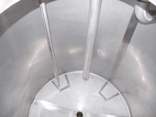 1 x 3.300L AISI304L enkelwandige verticale roestvrijstalen opslagtank