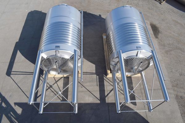 OR170047: 2 x 15.300L AISI304L roestvrijstalen mengtank met warmtewisselaar
