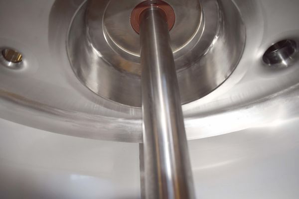 2 x 200L roestvrijstalen enkelwandige mengtanks en 1 x 1470L roestvrijstalen mengtank met warmtewisselaar en isolatie