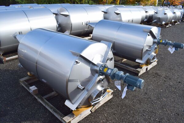 2 x New vertical stainless steel AISI 304L mixing tanks of 5,200L with conical bottom.