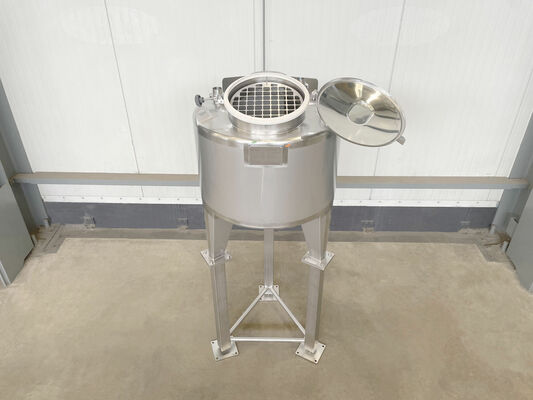 1 x New 340L stainless-steel AISI316L vertical mixing tank.