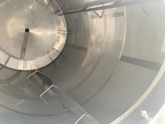 1 x Nieuwe roestvrijstalen verticale mengtank van 15.300L in AISI304L