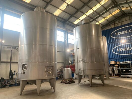 3 x vertical second-hand mixing tanks of 31.000 L in AISI 304L stainless steel.