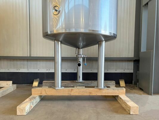 2 x Nieuwe roestvrijstalen verticale mengtanks van 700L in AISI316L