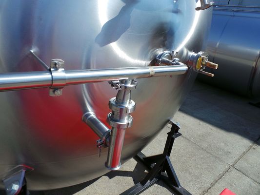 2 x 11,7m³; AISI304; CCT bier fermentatie tanks; 3,3 bar PED CE TüV; 10% Rx & 2 x 10,4m³: AISI304 BBT helder bier tanks; 3,3 bar PED CE TüV; 10% Rx