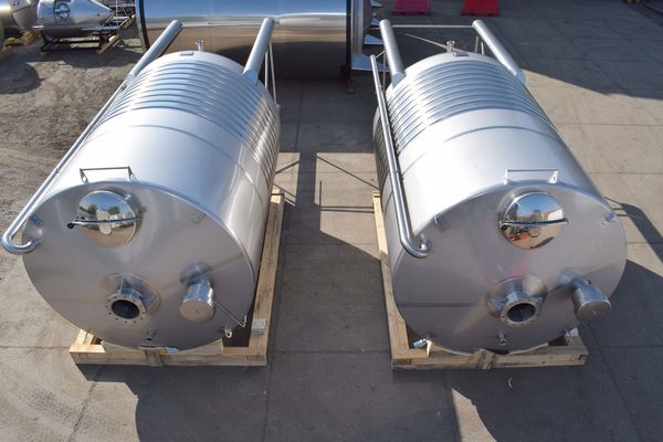 OR170047: 2 x 15.300L AISI304L roestvrijstalen mengtank met warmtewisselaar