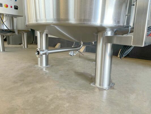 2 x Nieuwe roestvrijstalen verticale mengtanks van 750L in AISI316L