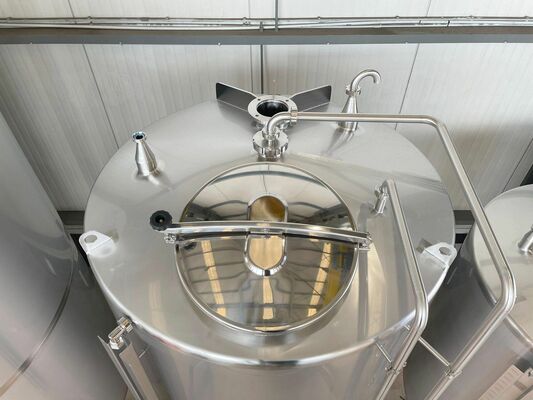 2 x New 5.200L stainless-steel AISI304L vertical mixing tanks. 1 x New 3.200L stainless-steel AISI304L vertical mixing tank. 1 x New 2.000L stainless-steel AISI304L vertical mixing tank.