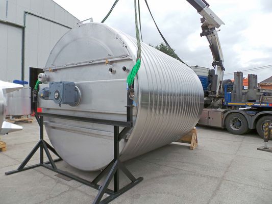 1 x 25.500L AISI304L mengtank; chocolade roerwerk; warmtewisselaar