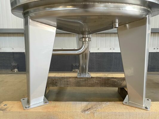 1 x Nieuwe roestvrijstalen verticale mengtank van 300L in AISI316L  1 x Nieuwe roestvrijstalen verticale mengtank van 500L in AISI316L