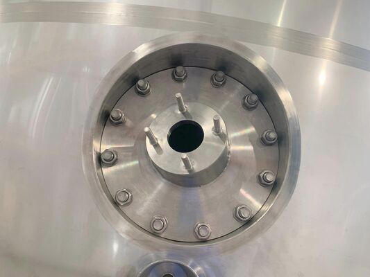 3 x vertical second-hand mixing tanks of 31.000 L in AISI 304L stainless steel.