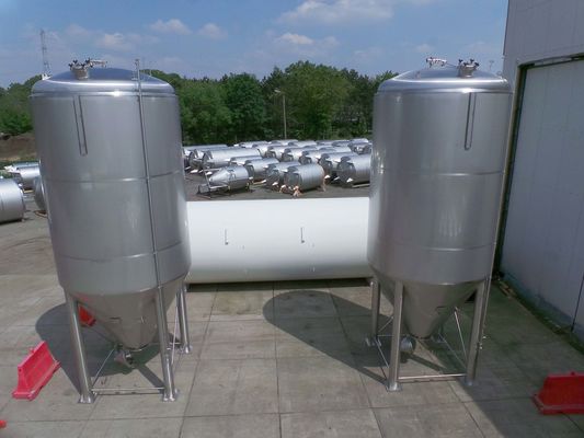 8 x 27,8m³; AISI304; CCT beer fermentatie tanks; PED CE TüV; 10% Rx & 2 x 26,2m³: AISI304 BBT helder bier tanks; PED CE TüV; 10% Rx