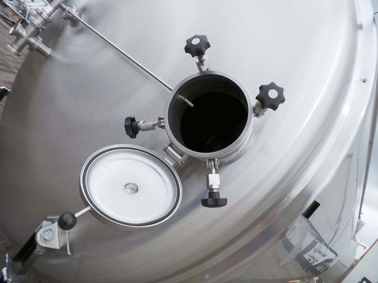 8 x 27,8m³; AISI304; CCT beer fermentatie tanks; PED CE TüV; 10% Rx & 2 x 26,2m³: AISI304 BBT helder bier tanks; PED CE TüV; 10% Rx