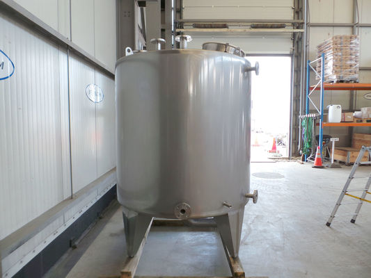 1 x 3.300L AISI304L enkelwandige verticale roestvrijstalen opslagtank