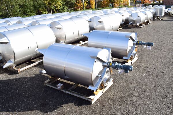 2 x New vertical stainless steel AISI 304L mixing tanks of 5,200L with conical bottom.