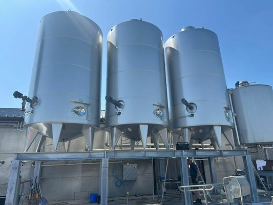 3 x vertical second-hand mixing tanks of 31.000 L in AISI 304L stainless steel.