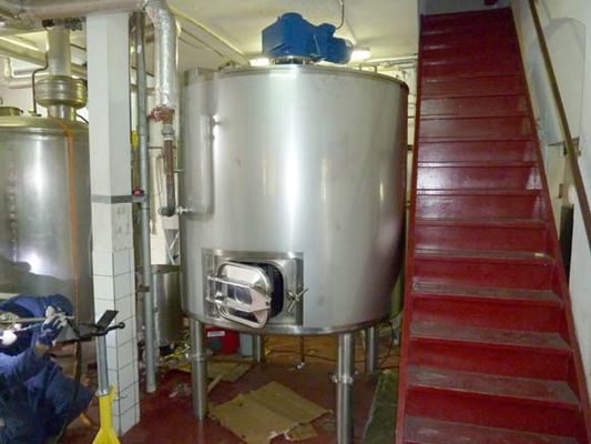 Algemeen overzich Tanks met warmtewisselaar en roerwerk (ROESTVRIJSTAAL)