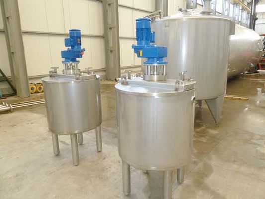 Algemeen overzich Tanks met warmtewisselaar en roerwerk (ROESTVRIJSTAAL)