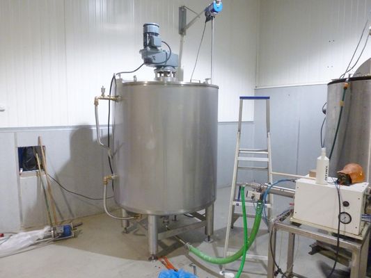 Algemeen overzich Tanks met warmtewisselaar en roerwerk (ROESTVRIJSTAAL)