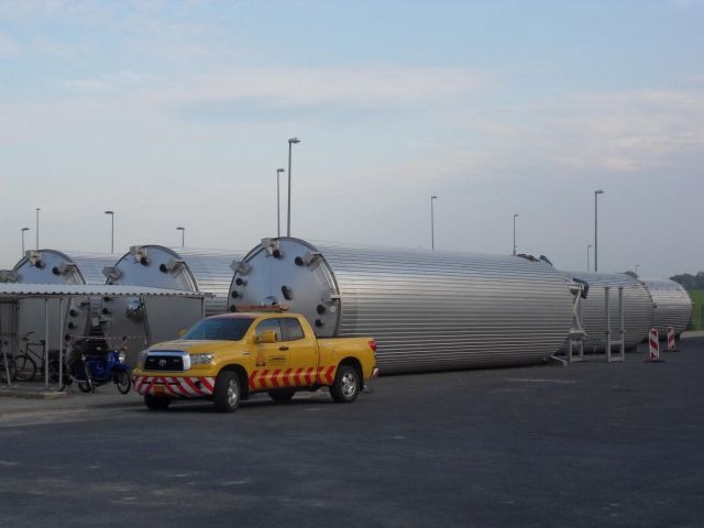 6 x 120.000L - 1006 US bbl - 31.700 US gal AISI 304; Stainless-steel storage-tanks; vertical; insulated; conical