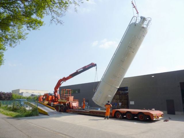 Algemeen overzicht vertikaal en horizontale roestvrijstalen tanks