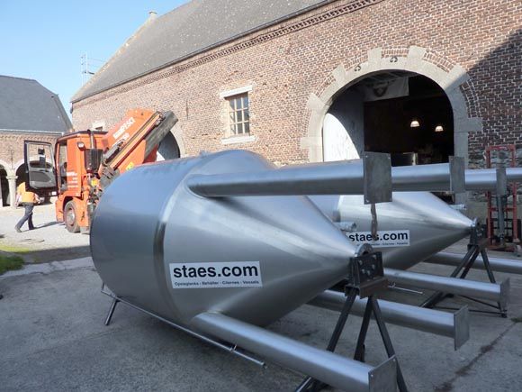 Algemeen overzicht vertikaal en horizontale roestvrijstalen tanks
