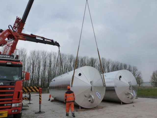 Algemeen overzicht vertikaal en horizontale roestvrijstalen tanks