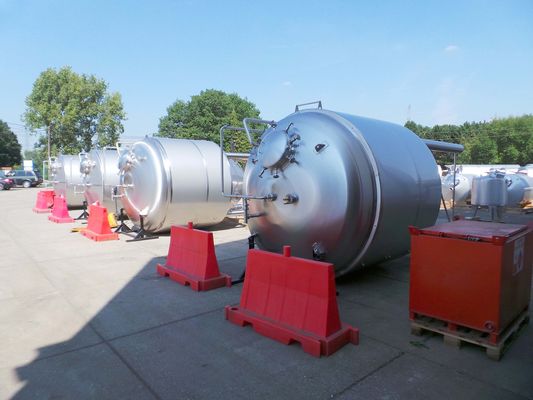 2 x 11,7m³; AISI304; CCT bier fermentatie tanks; 3,3 bar PED CE TüV; 10% Rx & 2 x 10,4m³: AISI304 BBT helder bier tanks; 3,3 bar PED CE TüV; 10% Rx