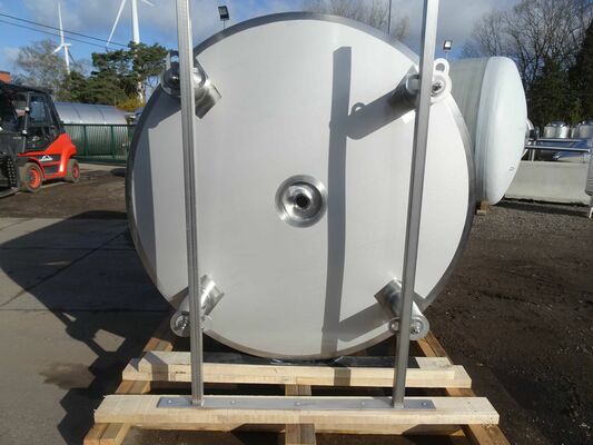 2 x Nieuwe roestvrijstalen verticale opslagtanks van 5.400L in AISI304L