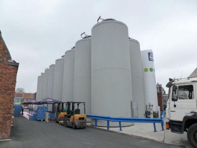 Project 4 x 3m³; enkelwandig & 14 x 69m³ AISI 304; warmtewisselaar; geisoleerd; druk