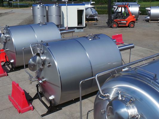 2 x 11,7m³; AISI304; CCT bier fermentatie tanks; 3,3 bar PED CE TüV; 10% Rx & 2 x 10,4m³: AISI304 BBT helder bier tanks; 3,3 bar PED CE TüV; 10% Rx