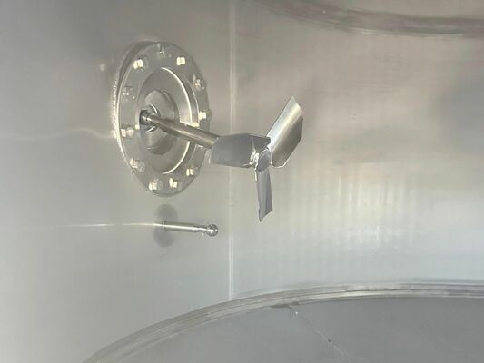 3 x vertical second-hand mixing tanks of 31.000 L in AISI 304L stainless steel.