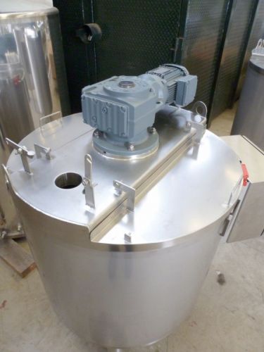 2 x 500L & 1 x 250L AISI 304; roestvrijstalen chocolade mengtanks; warmtewisselaar, geisoleerd, raamroerwerk