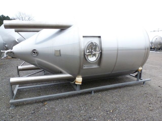 7 x 7,8 m³ AISI 304; CCT fermentatie tank; warmtewisselaar; geisoleerd; 2 bar werkdruk PED/CE