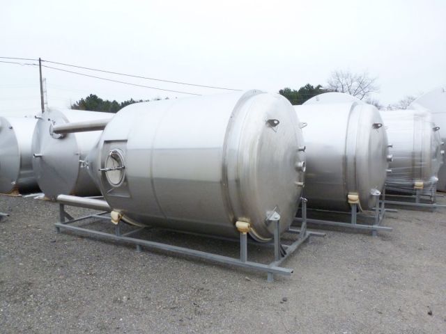 7 x 7,8 m³ AISI 304; CCT fermentatie tank; warmtewisselaar; geisoleerd; 2 bar werkdruk PED/CE