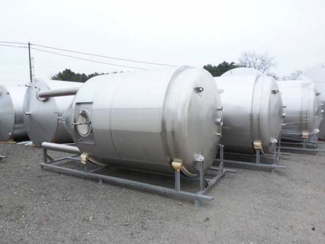 7 x 7.800L - 65 US bbl - 2.060 US gal  AISI 304; CCT beer fermenters; heat-exchanger; insulated; 2 bar pressure PED/CE