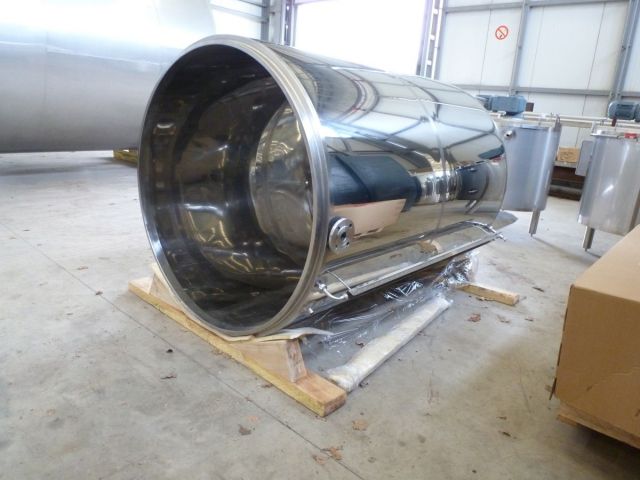 2 x 3,2 m³ AISI 304 BA finish; roestvrijstalen opslagtanks; geisoleerd; open kopkant