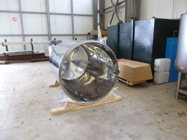 2 x 3,2 m³ AISI 304 BA finish; roestvrijstalen opslagtanks; geisoleerd; open kopkant