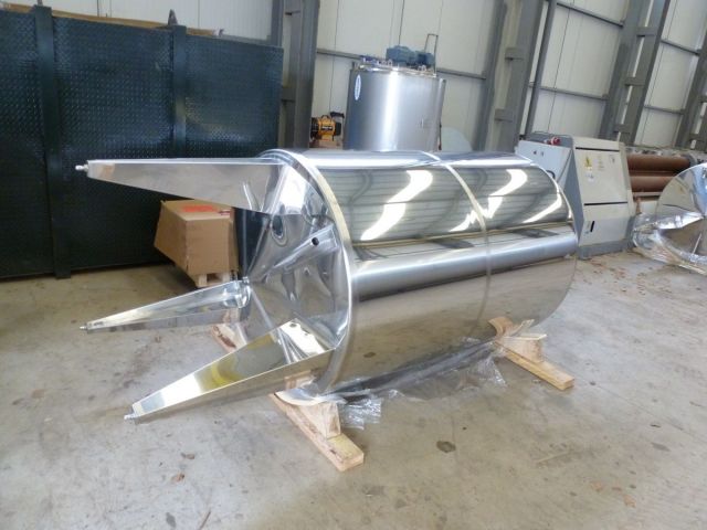 2 x 3,2 m³ AISI 304 BA finish; roestvrijstalen opslagtanks; geisoleerd; open kopkant